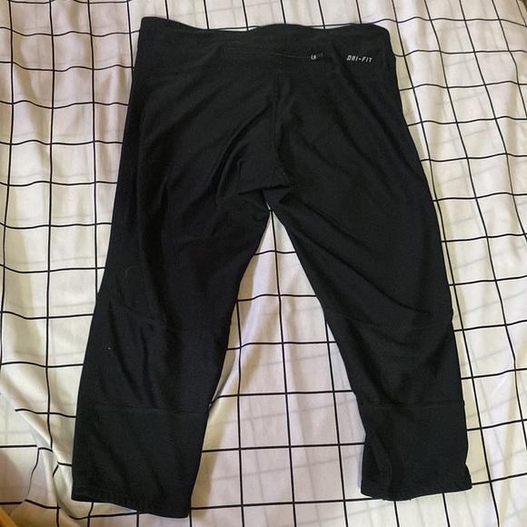 Nike Dri-Fit cropped leggings - Picture 2 of 8